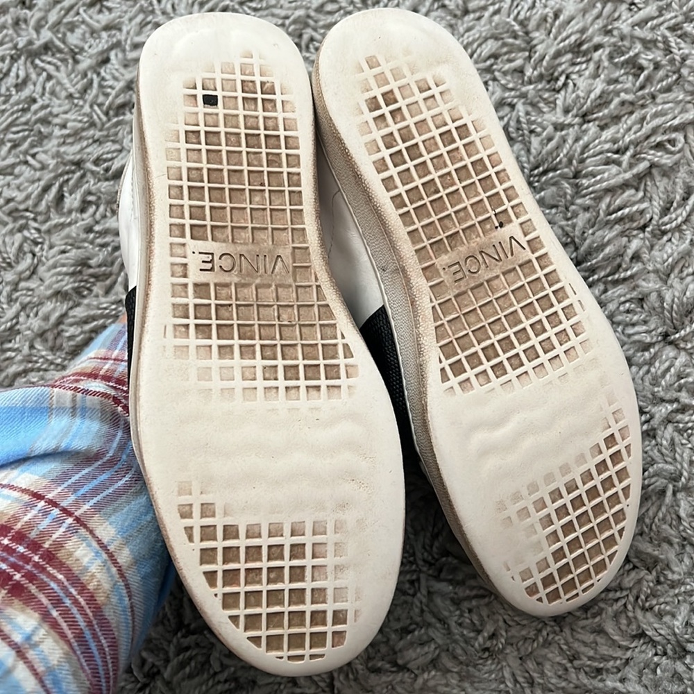 🔵Vince “Vista” White and Black Sneakers - Picture 8 of 8